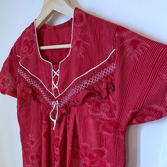 Red cotton muumuu maxi dress - Picture 7 of 7